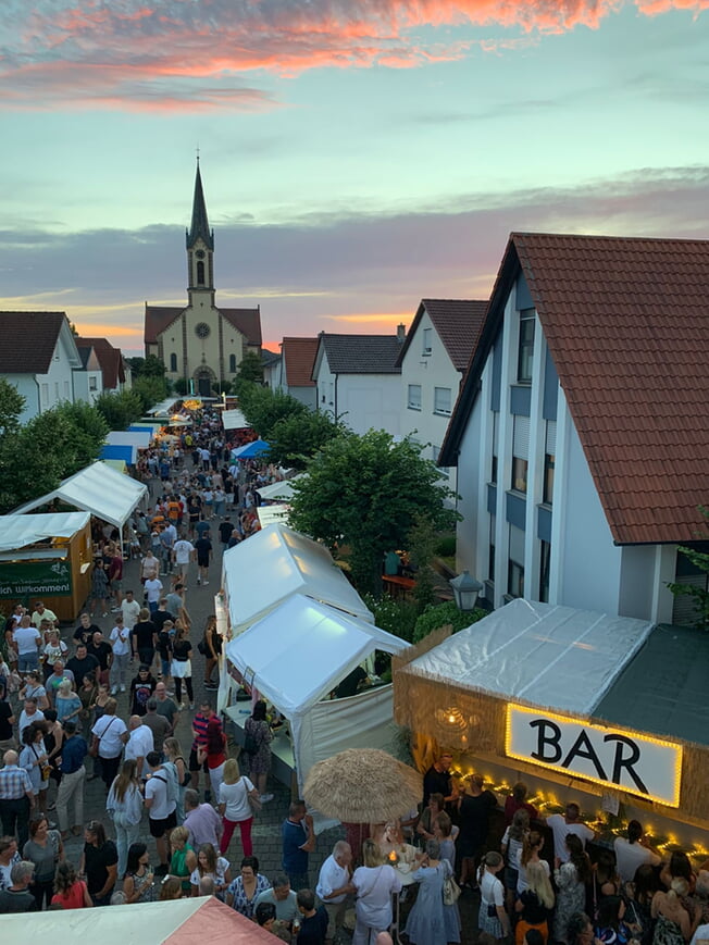 Karlsdorfer Altes-Rathaus-Stra&szlig;enfest