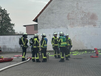 Spätjahreshauptübung der Freiwilligen Feuerwehr Karlsdorf-Neuthard