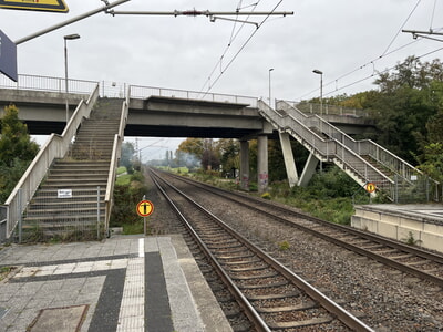 Bahnhof Karlsdorf – Abriss baufälliger Treppen