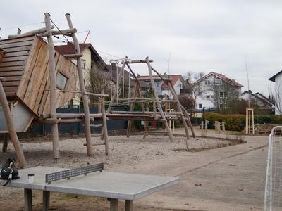 Drohnenflug am Spielplatz bei der Hardtstra&szlig;e